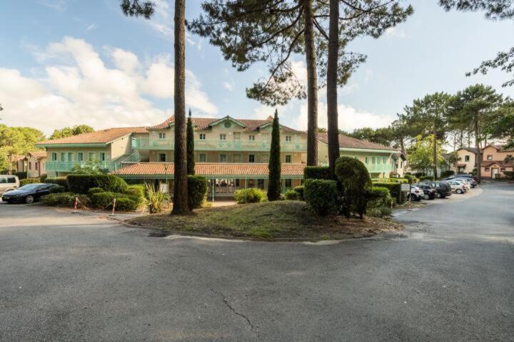 Appartement Sur Golf Avec Piscine Chauffee A Lacanau-Ocean Exterior photo
